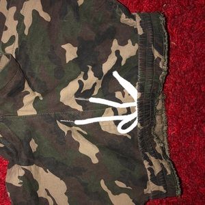Camo print drawstring waist utility shorts